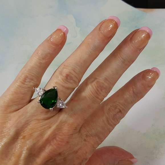 Simulated Emerald and White Cubic Zirconia - Picture 7 of 8